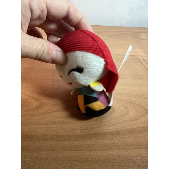 Tim Burton’s Nightmare Before Christmas Mini Collectible Plush Sally Series 1 - Picture 5 of 6